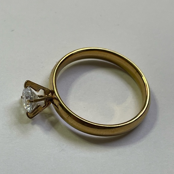 NWT Women's Stainless Steel Zircon Ring with Stone Size 11 - Picture 9 of 17